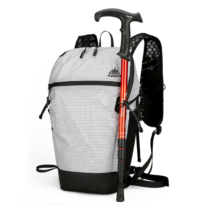 15L Faltbarer Trinkrucksack – Leichter, wasserdichter Wanderrucksack für Damen & Herren, Outdoor, Hiking, Radfahren, Reisen, Sport, Festival, mit Vielseitigen Taschen & Trekkingstockhalter – Schwarz/Weiß-M258E22